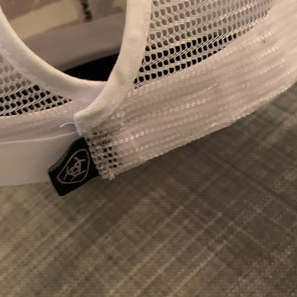 Ariat Women’s USA Stars and Stripes NWT Patriotic “Ponyflo” Cap - Picture 4 of 10